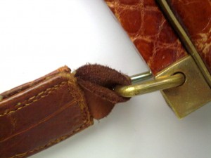как ухаживать за натуральной кожей бахтармянная сторона кожи как отличить натуральную кожу крокодила от кожзаменителя