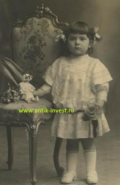 1915 год девочка с маленькой куколкой