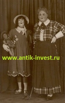 дамы одетые куклами с куклой