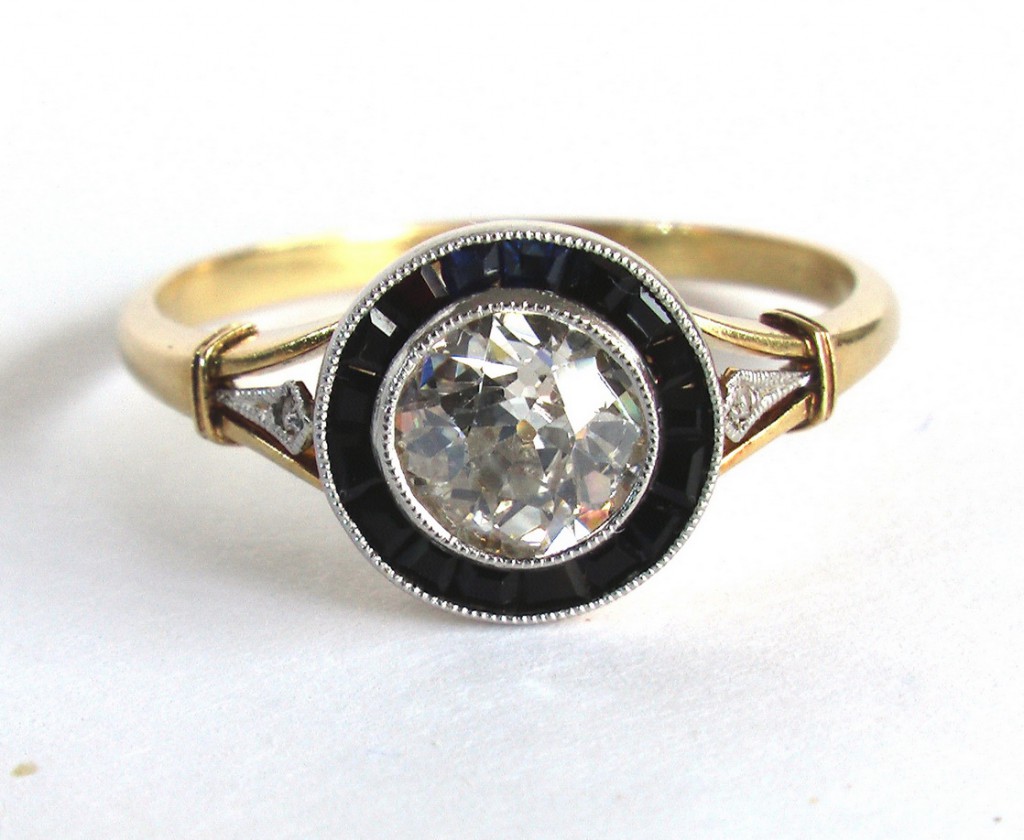 Кольцо с бриллиантом и сапфирами старинное золотое